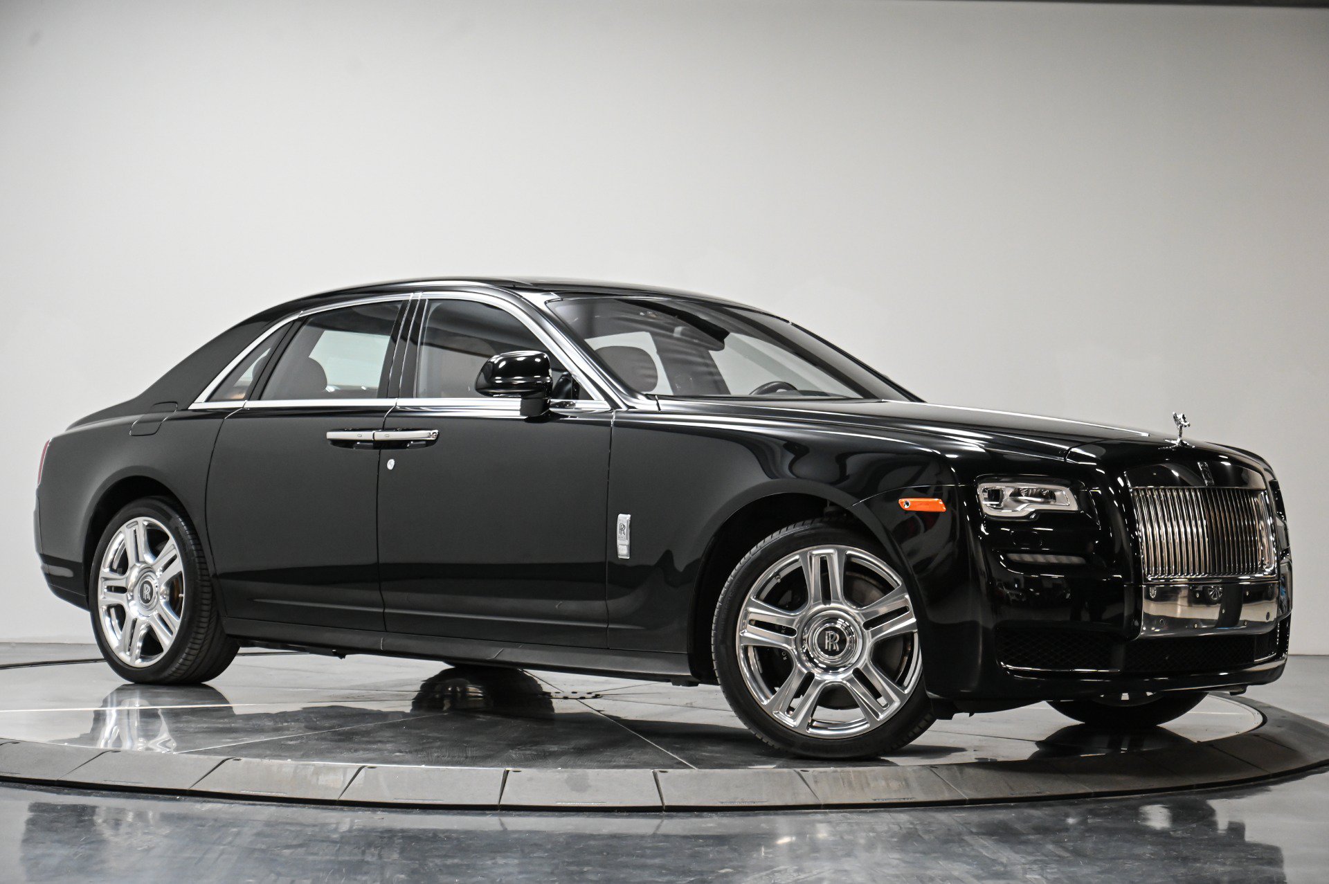 Used 2015 Rolls-Royce Ghost RWD image 60