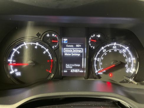 Certified 2022 Toyota 4Runner SR5 Premium w/ Moonroof Package RWD image 18