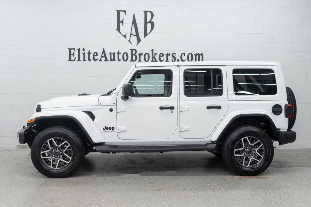 Used 2026 Jeep Wrangler Unlimited Sahara AWD/4WD image 2