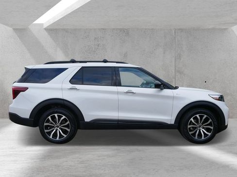 Certified 2023 Ford Explorer ST-Line AWD/4WD image 2