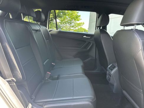 Used 2021 Volkswagen Tiguan SE AWD/4WD image 11