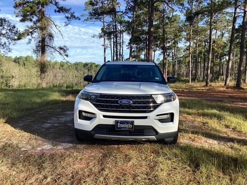 Used 2020 Ford Explorer XLT w/ Equipment Group 202A image 2