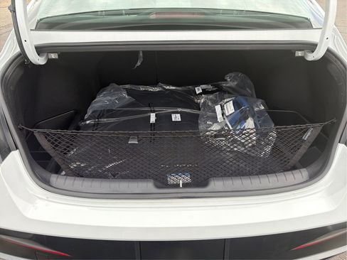 Certified 2025 Hyundai Elantra Limited FWD image 13