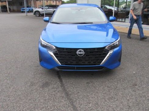 Used 2025 Nissan Sentra SV FWD image 3