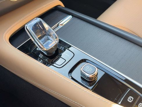 Certified 2024 Volvo XC90 B6 Ultimate w/ Protection Package Premier image 25