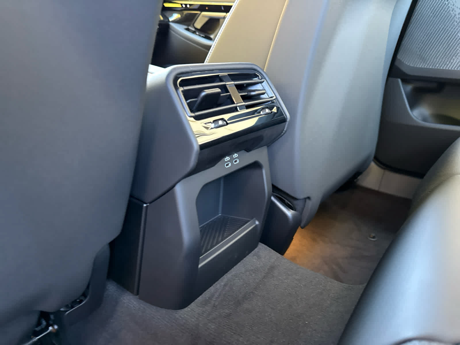 Used 2026 BMW 530i xDrive w/ M Sport Package AWD/4WD image 17