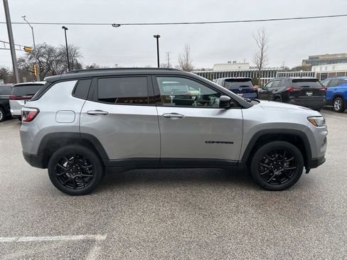 Used 2022 Jeep Compass Altitude w/ Sun and Sound Group image 5