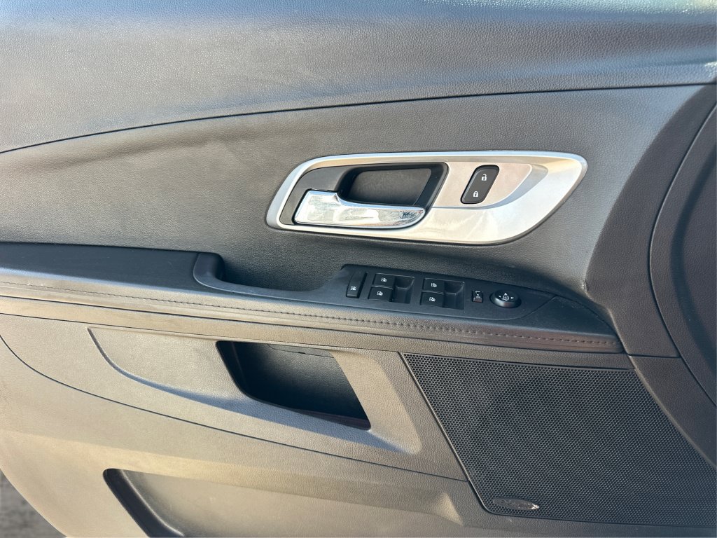 Used 2017 Chevrolet Equinox LT FWD image 27