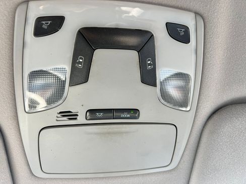 Used 2013 Toyota Sienna LE image 37