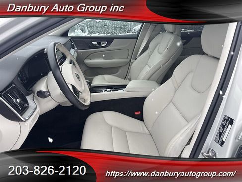 Used 2022 Volvo V60 T5 Cross Country w/ Advanced Package image 9