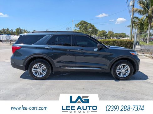 Used 2022 Ford Explorer XLT image 3