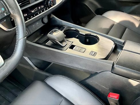 Used 2023 Nissan Rogue SV w/ SV Premium B Package image 16