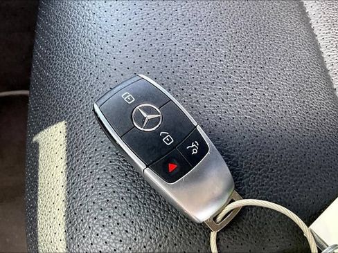 Used 2025 Mercedes-Benz GLS 450 4MATIC image 34