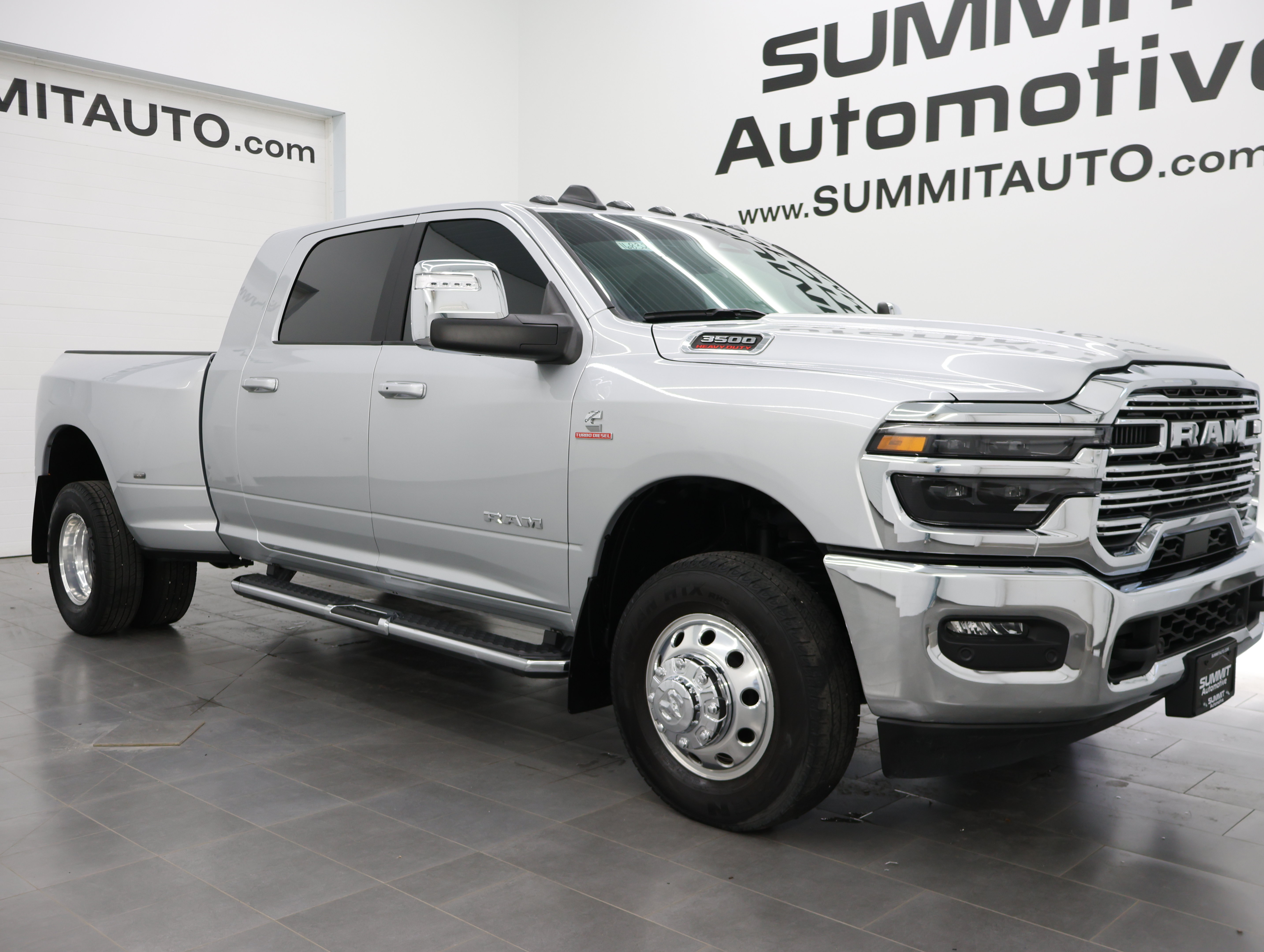 Used 2026 RAM 3500 Laramie AWD/4WD image 2