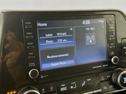 Used 2021 Toyota Highlander XLE AWD/4WD image 27