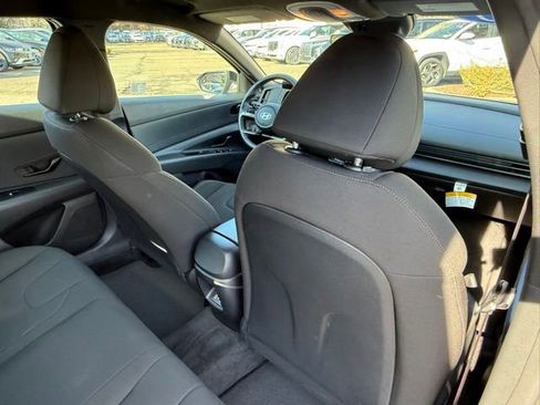 Used 2025 Hyundai Elantra Sport image 27