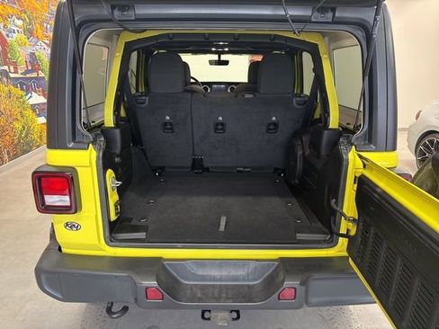 Used 2022 Jeep Wrangler Unlimited Sahara w/ Cold Weather Group AWD/4WD image 43