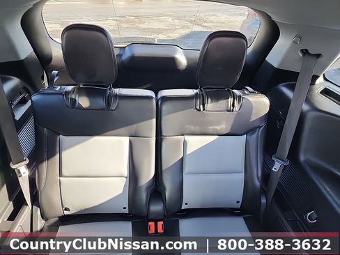 Used 2022 Ford Explorer XLT w/ Equipment Group 202A image 24