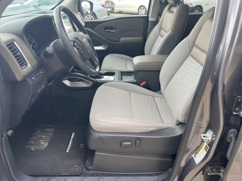 Used 2022 Nissan Frontier SV image 17