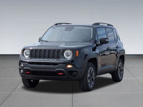 Used 2016 Jeep Renegade Trailhawk w/ Premium Trailhawk Package AWD/4WD image 9