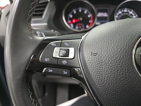 Used 2021 Volkswagen Tiguan SE w/ Panoramic Sunroof Package image 23