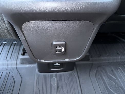 Used 2024 GMC Terrain SLT w/ Infotainment Package II image 24