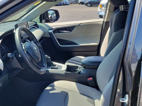 Certified 2021 Toyota RAV4 XLE FWD image 22