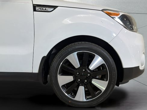Used 2017 Kia Soul + w/ Designer's Package FWD image 34