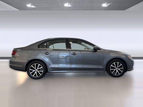 Used 2017 Volkswagen Jetta SE image 8