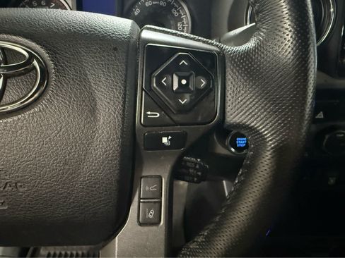 Used 2022 Toyota Tacoma TRD Off-Road w/ Technology Package AWD/4WD image 18