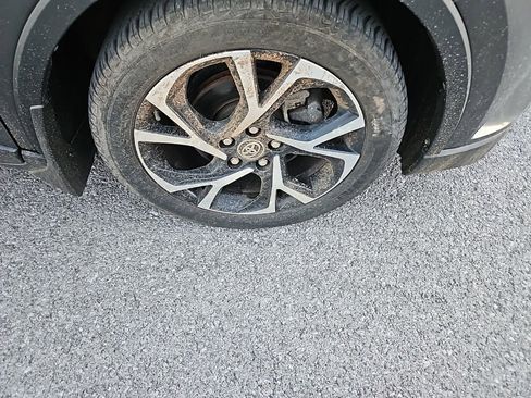 Used 2018 Toyota C-HR XLE image 10