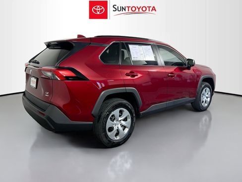 Used 2021 Toyota RAV4 LE AWD/4WD image 4