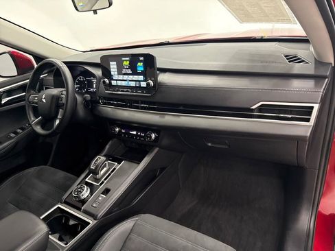 Used 2024 Mitsubishi Outlander SE image 70