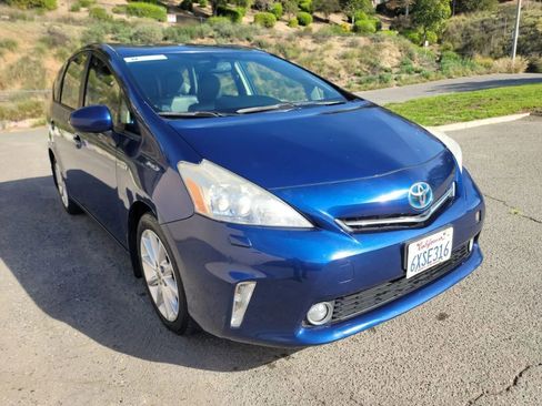 Used 2012 Toyota Prius V Five image 3
