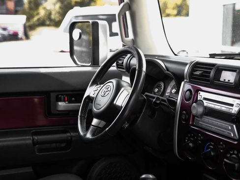 Used 2007 Toyota FJ Cruiser 4WD image 14