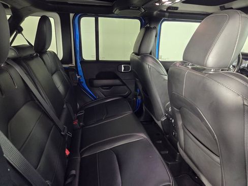 Used 2022 Jeep Wrangler Unlimited Sahara image 28