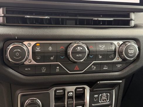 New 2026 Jeep Gladiator Mojave AWD/4WD image 19