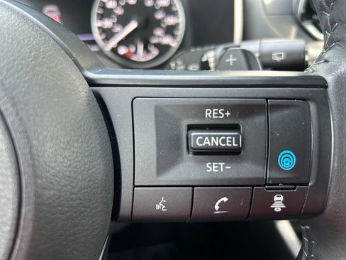 Used 2024 Nissan Rogue SV w/ SV Premium Package FWD image 19