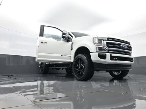 Used 2022 Ford F250 Platinum w/ FX4 Off-Road Package AWD/4WD image 34