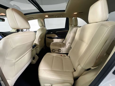 Used 2018 Toyota Highlander Limited Platinum image 26