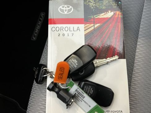 Used 2017 Toyota Corolla LE w/ Carpet Mat Package (TMS) FWD image 28