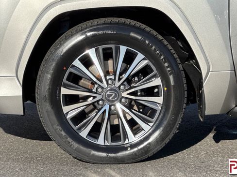 Used 2023 Lexus LX 600 4WD w/ Interior Upgrade Package image 36