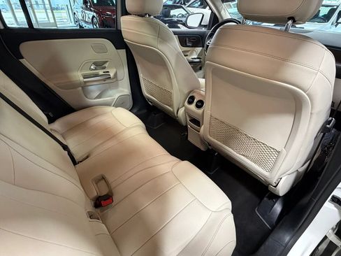 Used 2021 Mercedes-Benz GLA 250 4MATIC w/ Premium Package image 28