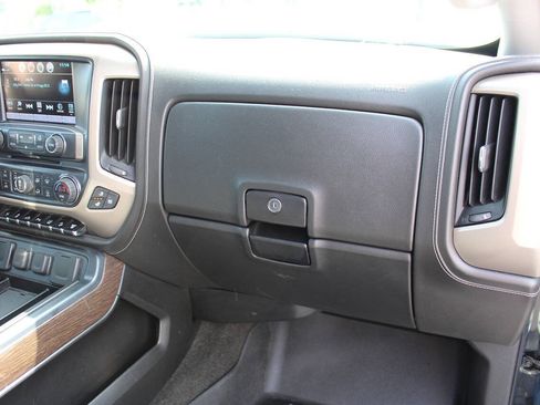 Used 2017 GMC Sierra 2500 Denali w/ Duramax Plus Package AWD/4WD image 48