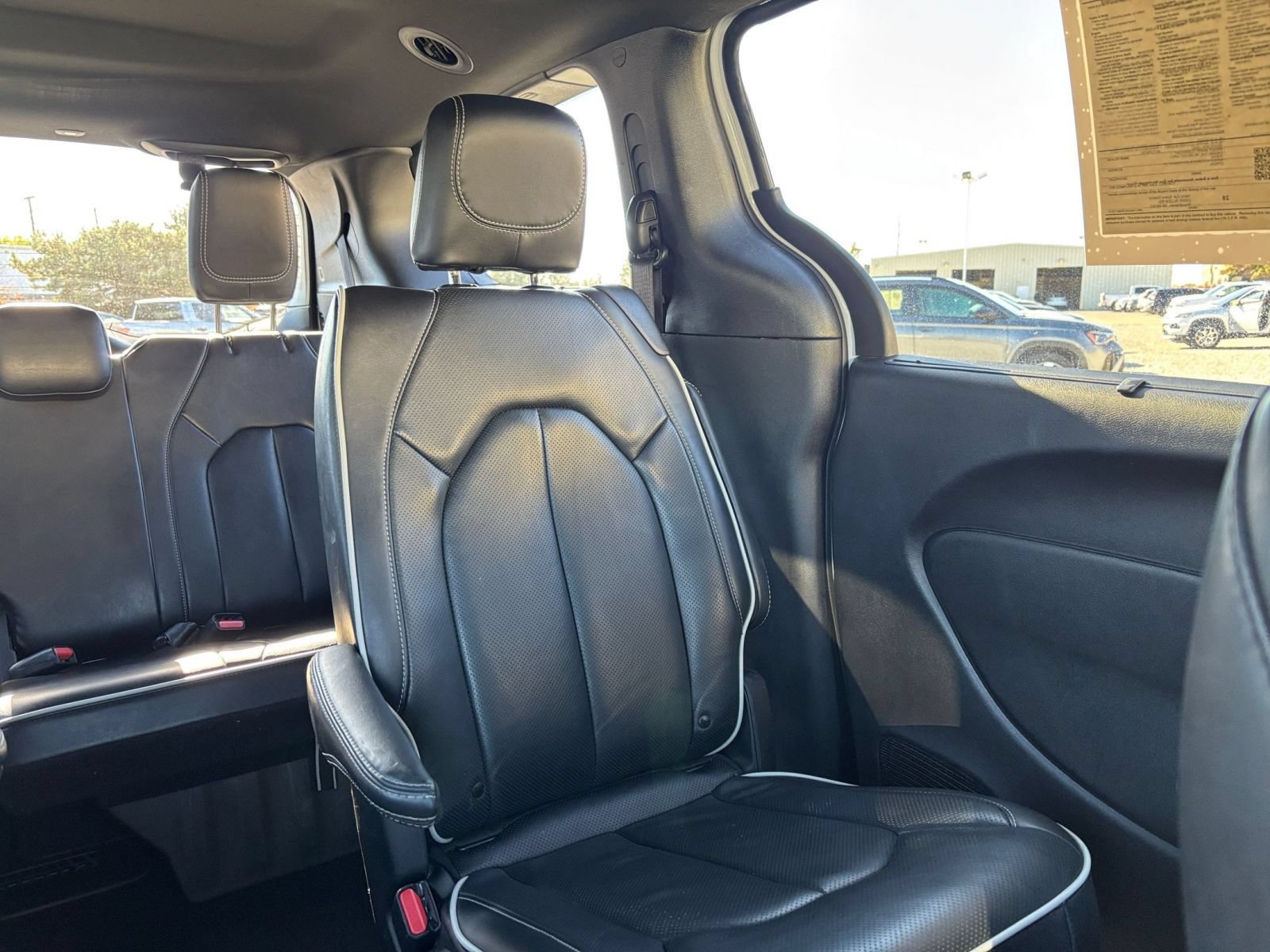 Used 2025 Chrysler Pacifica Limited FWD image 41