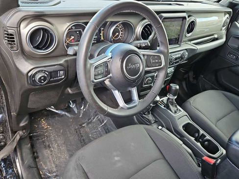 Used 2023 Jeep Gladiator Overland image 10