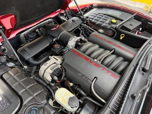 Used 2000 Chevrolet Corvette Coupe w/ Performance Handling Pkg RWD image 17