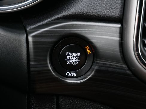 Used 2021 Jeep Grand Cherokee Laredo AWD/4WD image 30