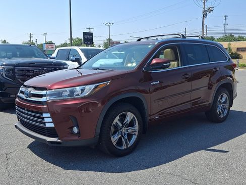 Used 2017 Toyota Highlander Limited Platinum AWD/4WD image 3