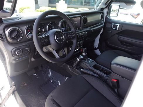 Used 2023 Jeep Wrangler Unlimited w/ Sun & Screen Package AWD/4WD image 11